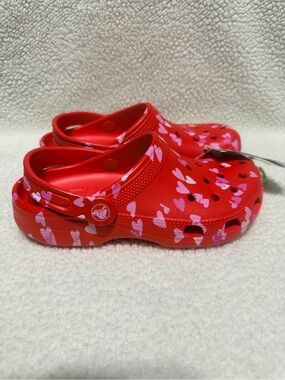 CROCS WOMENS CLASSIC VALENTINES DAY CLOG